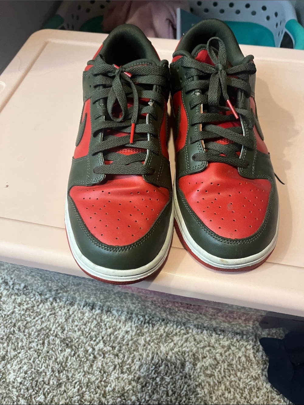 Nike Men’s Low-Top Sneakers in Red and Dark Green